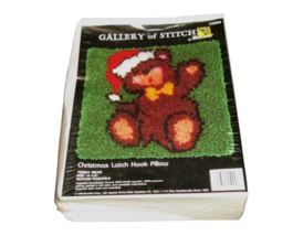 Buchilla Latch Hook Rug or Pillow Kit Christmas Teddy Bear Gallery of Stitches - £10.11 GBP
