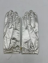 Silver Wear Right Gloves Wrist Length Medium  USA New in Open Package OS - $13.98