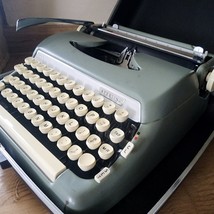 Vintage Smith Corona Sterling Typewriter &amp; Case Needs Service &amp; Ribbon Read Desc - £77.19 GBP