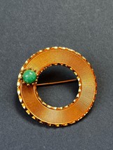 Vintage Thin Etched Open Goldtone Circle w Green Cab Accent Pin Brooch –... - £8.99 GBP