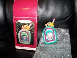 1995 Christmas Hallmark Keepsake Ornament Packed With Memories NEW - £11.67 GBP