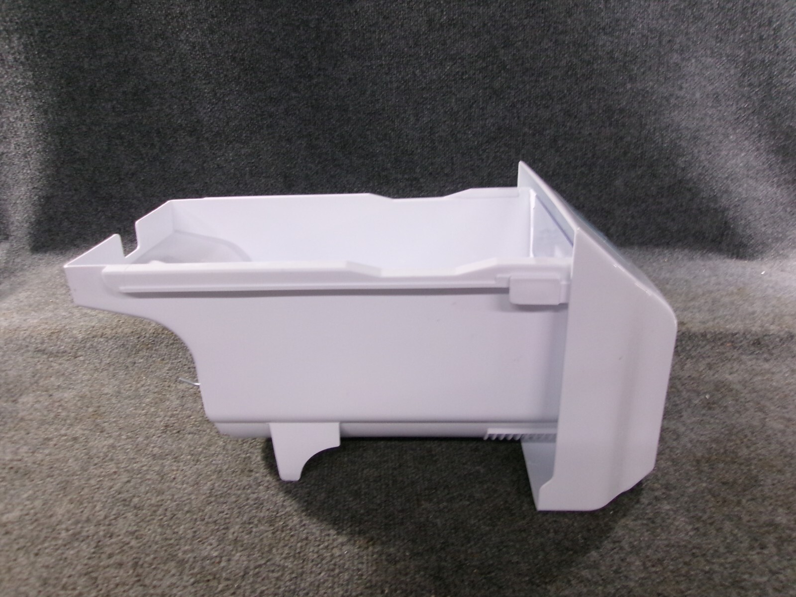 5075JJ1003K KENMORE REFRIGERATOR ICEBUCKET ASSEMBLY Item image 2
