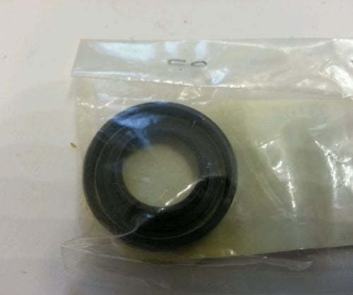 1997-2002 genuine Yamaha oil seal 25-50 HP 93104-16M04-00 Outboard (Hc) - $7.35