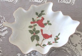 An item in the Pottery & Glass category: Vintage Lefton Porcelain China Leaf Shaped Dish Cardinal Holly Berries 1984