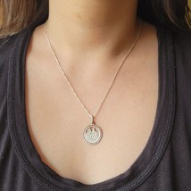 Vintage 925 Sterling Silver Dainty Ancient City Medallion Coin Disc Necklace - £30.89 GBP