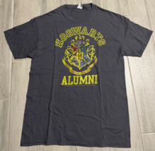 Harry Potter Short Sleeve Gray T-Shirt Hogwarts Alumni Size M 100% Cotto... - $9.98