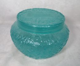 Small Green Embossed Floral Decorative Vanity Cosmetic Ginger Jar with Lid - $312.77 MXN