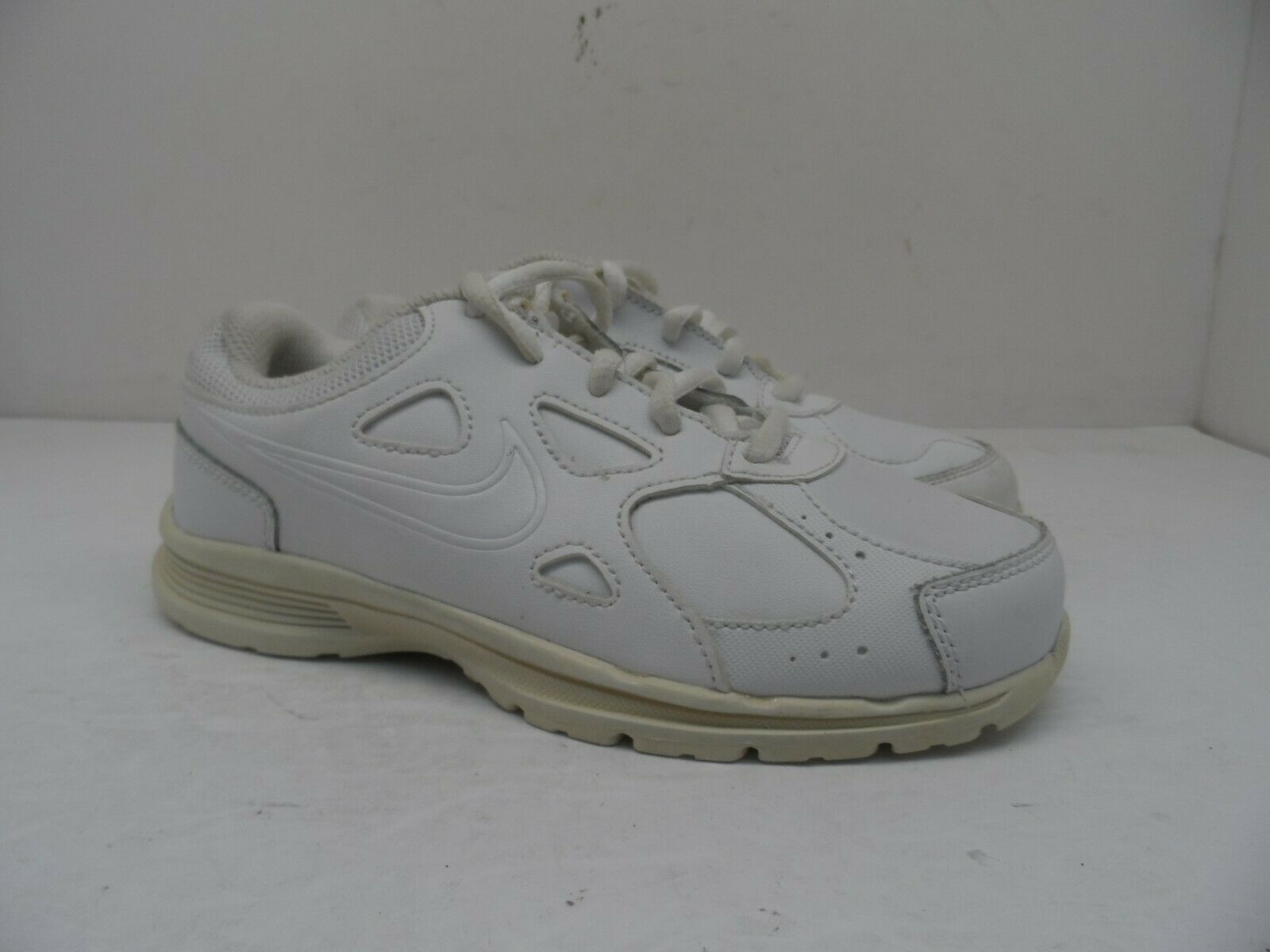 Primary image for Nike Boy's Advantage Runner 2 Athletic Shoes White *Mismates* Size 2YW & 2.5YW