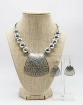 Silver tone scrollwork modernist bib necklace &amp; matching earrings - £19.97 GBP