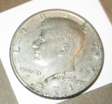 1971  Kennedy Half Dollar (D) - $2,690.21 MXN