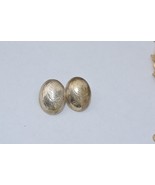 Vintage Sterling Silver .925  Puff clip on Earrings made in Thailand  NICE - $31.63 CAD
