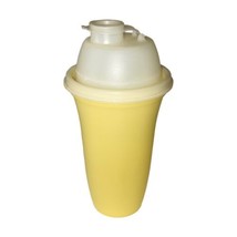 Vintage Tupperware Shaker Yellow 2 Piece No Circle 644-12 Good Condition - $8.42