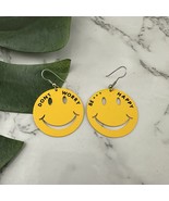 Vintage 90s Dont Worry Be Happy Smiley Face Earrings Yellow Metal Round - $466.30 MXN
