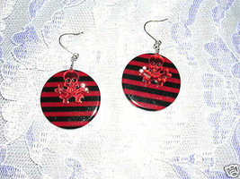 Red &amp; Black Striped Round Disc W Mirror Red Skull &amp; Crossbones Pair Earrings - £4.86 GBP