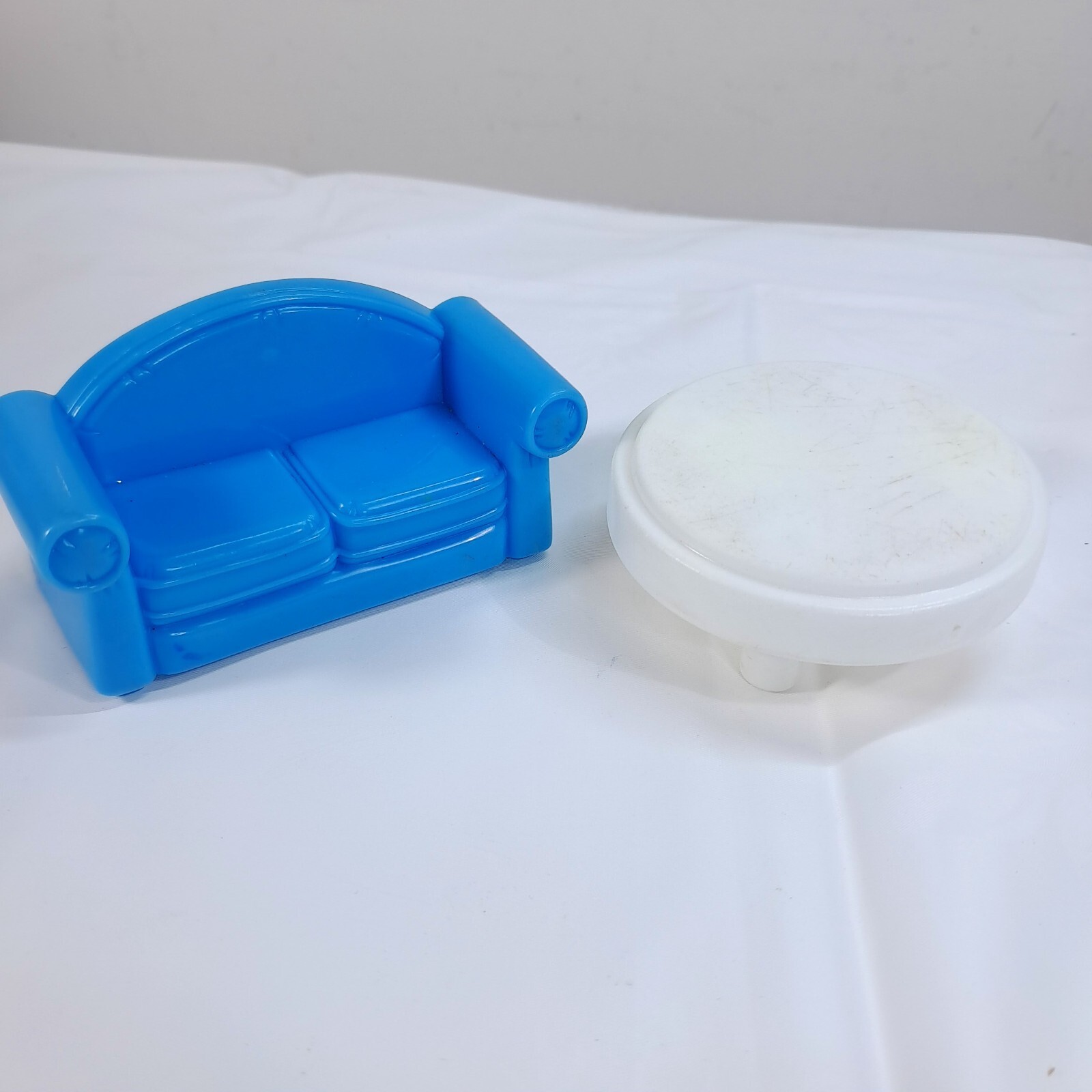 Mattel Fisher Price Sweet Streets Dollhouse Blue Couch Sofa &amp; white tabl... - $15.00