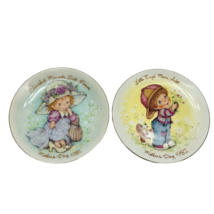 Mothers Day Plates Avon Years 1981 and 1982 Set of 2 Vintage - £12.00 GBP