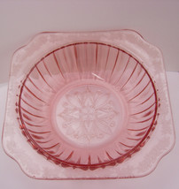 An item in the Pottery & Glass category: Gorgeous pink depression glass bowl - Vintage extra large candy dish - wedding g