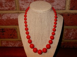 Pretty vintage graduated bead tomato red choker necklace - $10.00