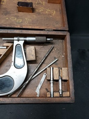 Brown & Sharpe No. 55,  0 - 6" Machinist's Micrometer Set, & Wooden Storage Box Item image 2