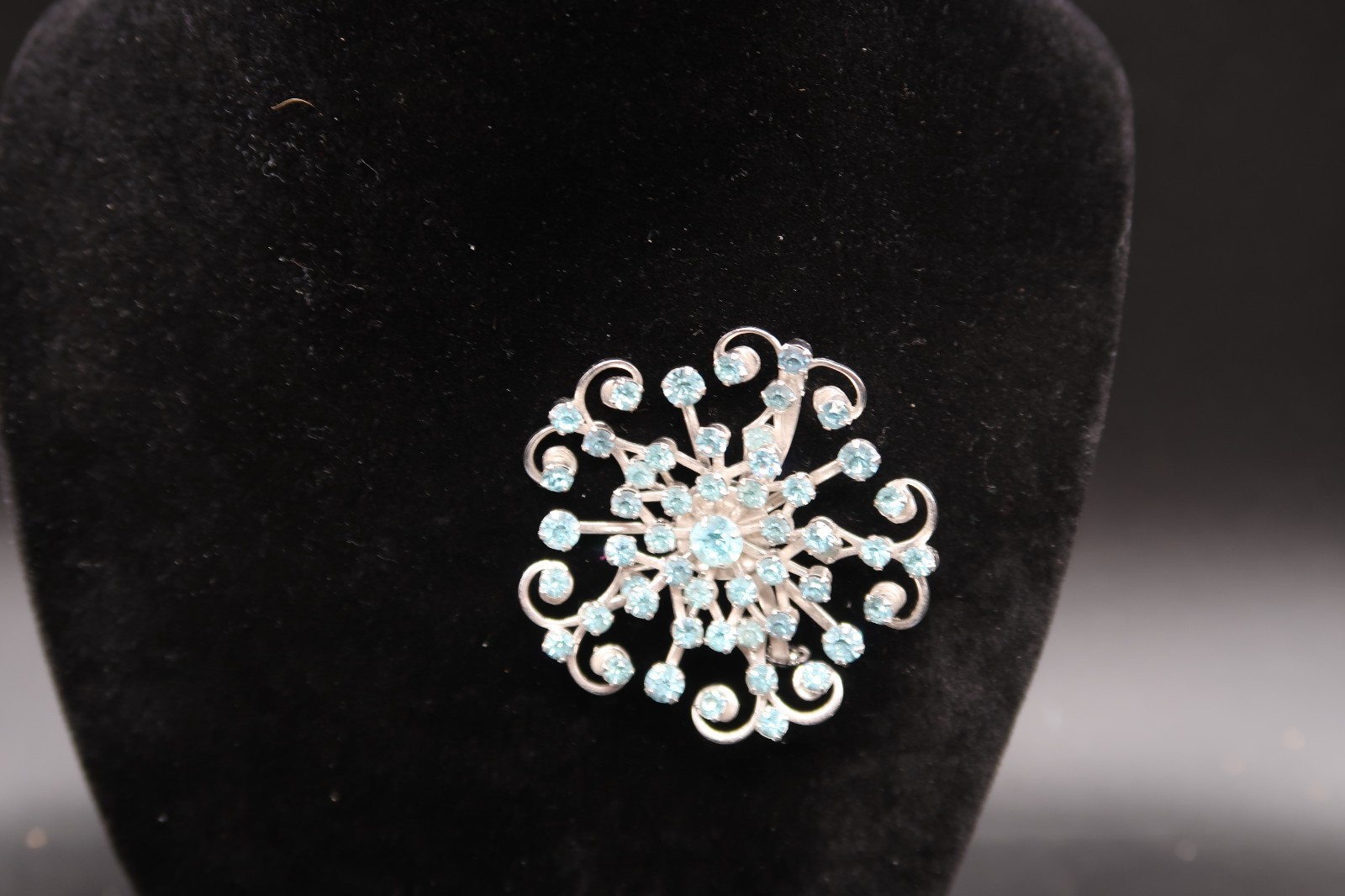 Vtg Aqua Blue Prong Set Rhinestone Brooch Starburst Snowflake Brooch Silver Tone Item image 4