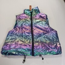 Almost Famous RN#52469 Women’s Iridescent Rainbow Zip Quilted Vest Size Medium image 11