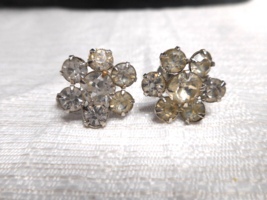 Weiss Signed Sparkling Flower Vintage 50&#39;s Rhinestone Screw Back Earrings 5/8&quot; - £15.81 GBP