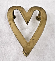 Solid Brass Heart Shaped Trivit w Heart Shaped Feet 5.5 x 4 x 1 3/8 inch - $454.37 MXN