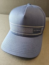 TRAVISMATHEW LA Contenta Golf Club Better Views Fitted Gold Hat Blue Men... - $186.11 MXN