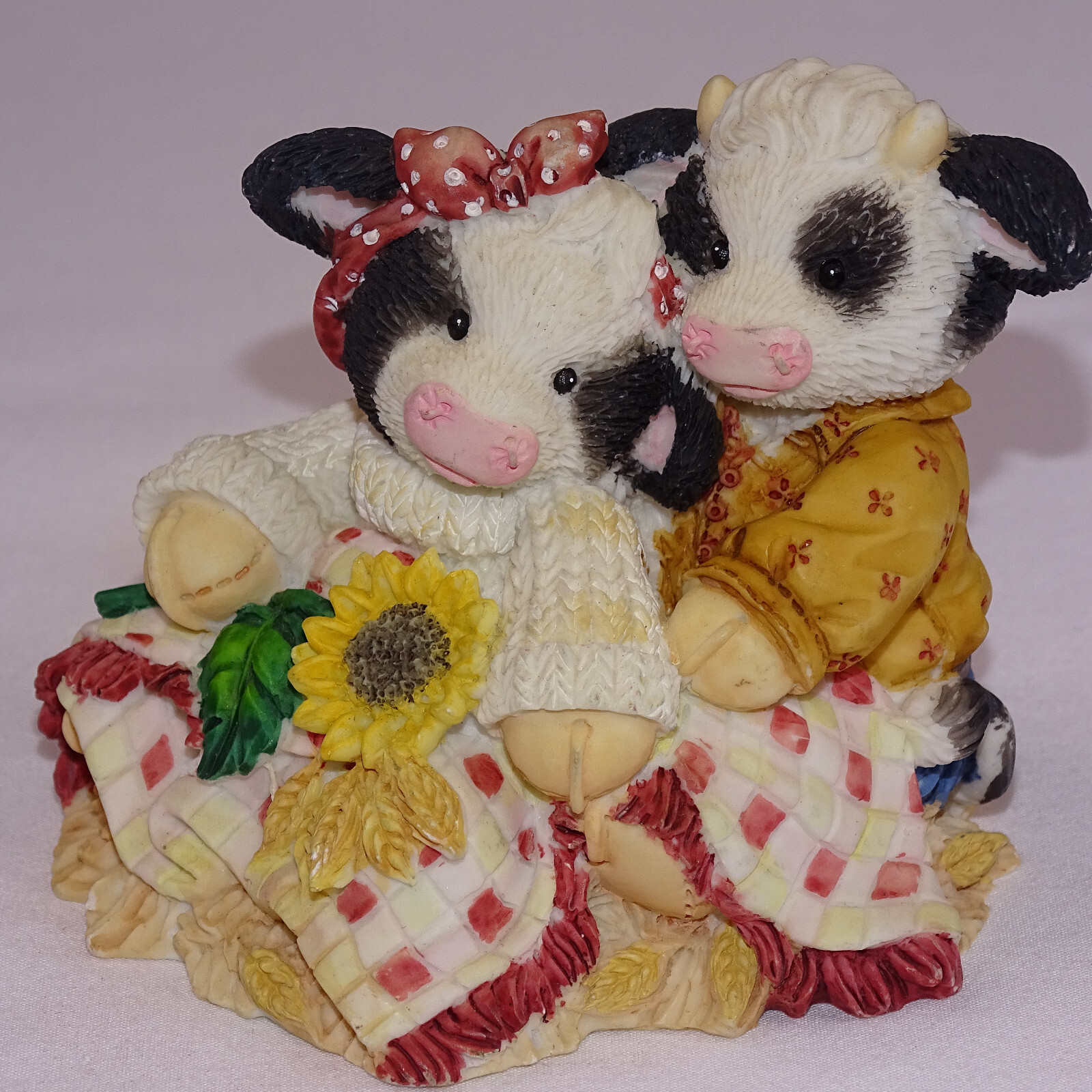 Enesco Mary Moo Moos Hey Let&#39;s Cuddle Figurine # 142867 Cows 1995 Retire... - £6.59 GBP