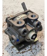 Bendix 109002 R-12P Pilot Relay Valve with 296010 Bracket | 909828 - $2,160.79 MXN