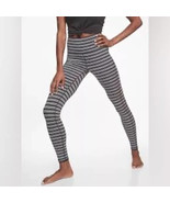 Athleta black Gray Striped High Rise Chaturanga  Leggings and top size M... - $846.75 MXN