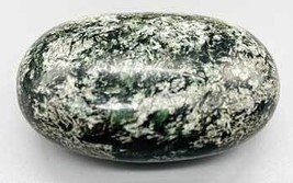 Emerald in Matrix palm stone - $1,161.36 MXN