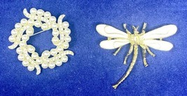 Rhinestone Faux Pearl Circle Ribbon Pin &amp; Dragonfly Brooch Gerry’s Lot of 2 VTG - £22.96 GBP