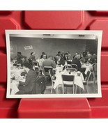Group Of People Eating At A Table 4 1/2 x 3 1/4 Photograph H Pre Owned V... - €7,86 EUR