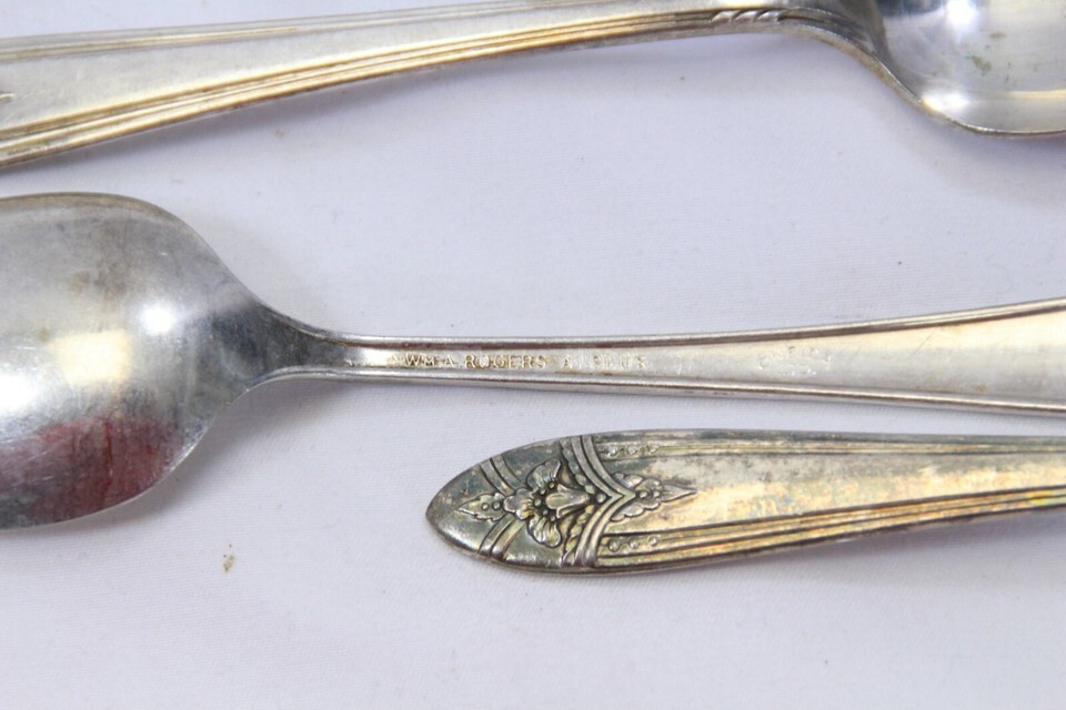 Wm A Rogers A1 Plus Oneida Silverplate  Lot of 13  Spoons Forks Knives Item image 10