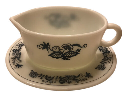 Pyrex White Glass Navy Blue Floral Gravy Boat and Underplate Set Old Town Blue - $28.71