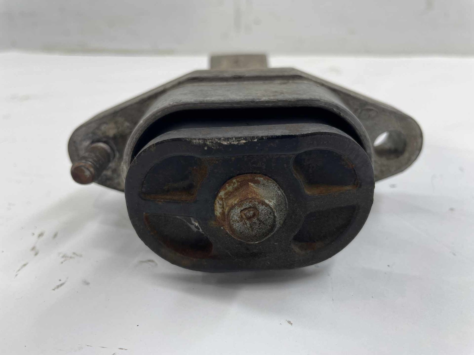 2012 Hyundai Veloster 1.6L Automatic Rear Transmission Mount OEM Item image 6