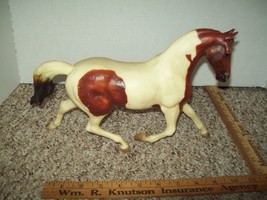 BREYER LARGE PAINT PINTO HORSE WITH MINOR WEAR AS IS - £15.98 GBP