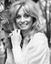 Suzy Kendall 8x10 Photo smiling pose - £6.25 GBP