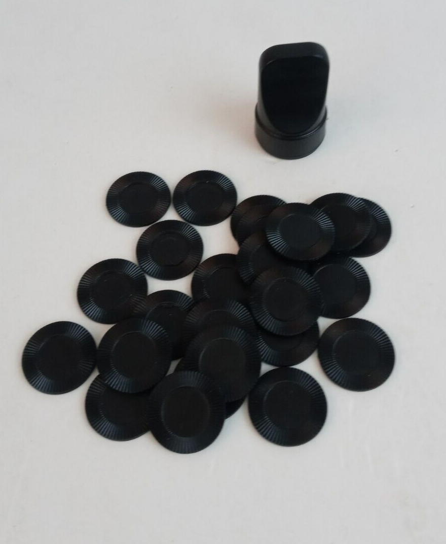 1991 Showdown Yahtzee replacement pieces Black chips 1 token - $4.84