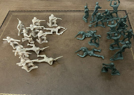 Greenbrier International 1.5”-2” Green And Tan Plastic Army Men Lot Of 28 - £7.73 GBP