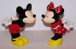 Adorable Disney Minnie &amp; Mickey Mouse Kissing 5 1/4&quot; Tall Salt &amp; Peppers Shakers - £23.40 GBP