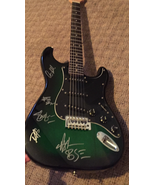 GUNS N ROSES  signed  AUTOGRAPHED  full size  GUITAR - €1.290,64 EUR
