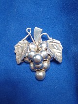 925 Sterling Silver  Vintage Grape Vine Pendant / Brooch Pin  Free Shipping - $745.20 MXN