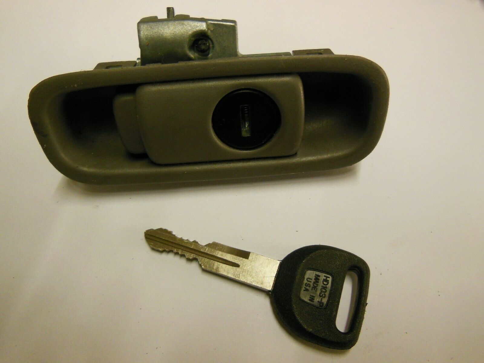 1998 1999 2000 2001 2002 HONDA ACCORD GLOVE BOX LOCK LIGHT GRAY - $14.85