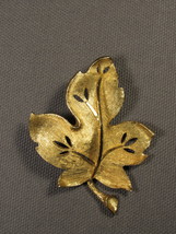 Vintage Pin-Brooch Leaf Yellow Plated Florintine Finish Marked &quot;BSK&quot; 2.5&quot; Long. - £10.23 GBP
