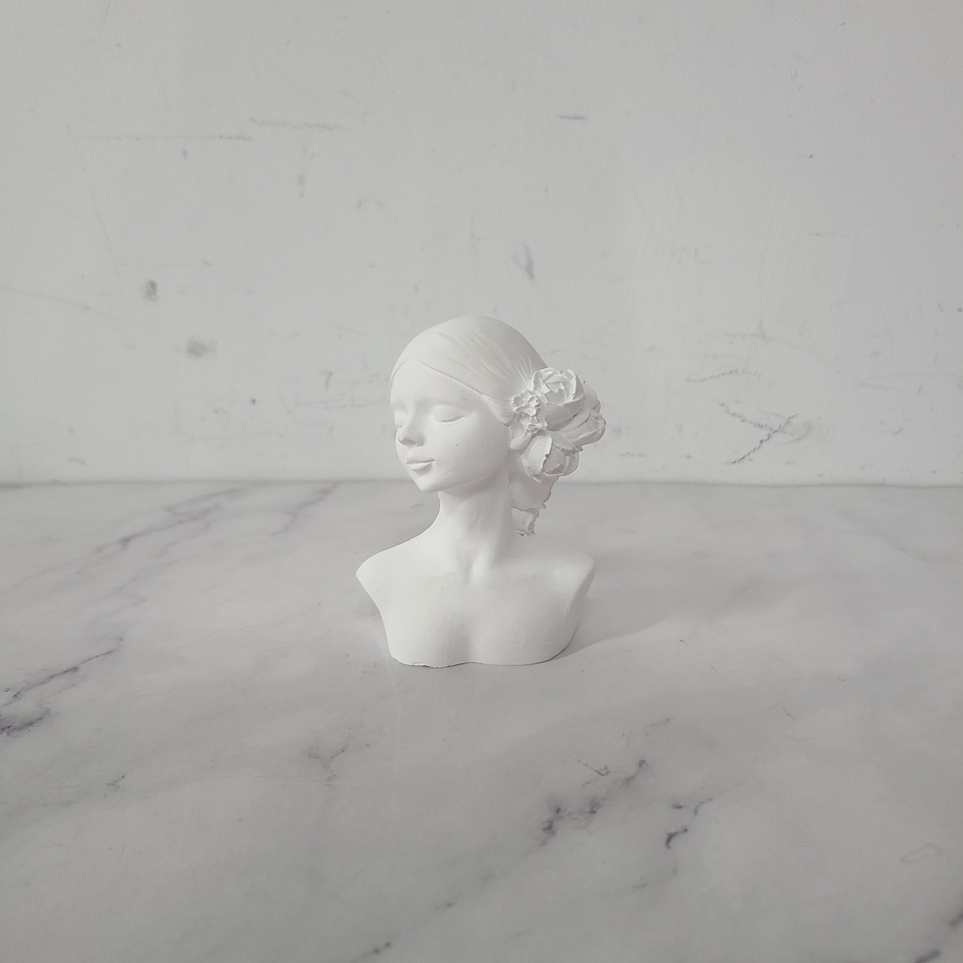 lihknminn Works of Art Made of Plaster, Unique Decorative Piece for Home - $13.59