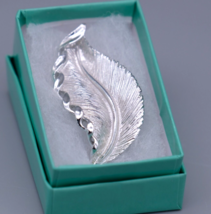 Gerry&#39;s Leaf Feather Brooch Silver Tone  Pin Vintage 2&quot; - £11.67 GBP