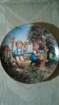 M I Hummel Apple Tree Boy &amp; Girl Plate Little Companions Danbury Mint Go... - £20.23 GBP