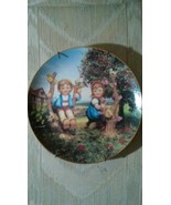 M I Hummel Apple Tree Boy &amp; Girl Plate Little Companions Danbury Mint Go... - £20.23 GBP